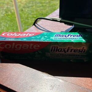 Colgate MaxFresh UltraFreeze Toothpaste